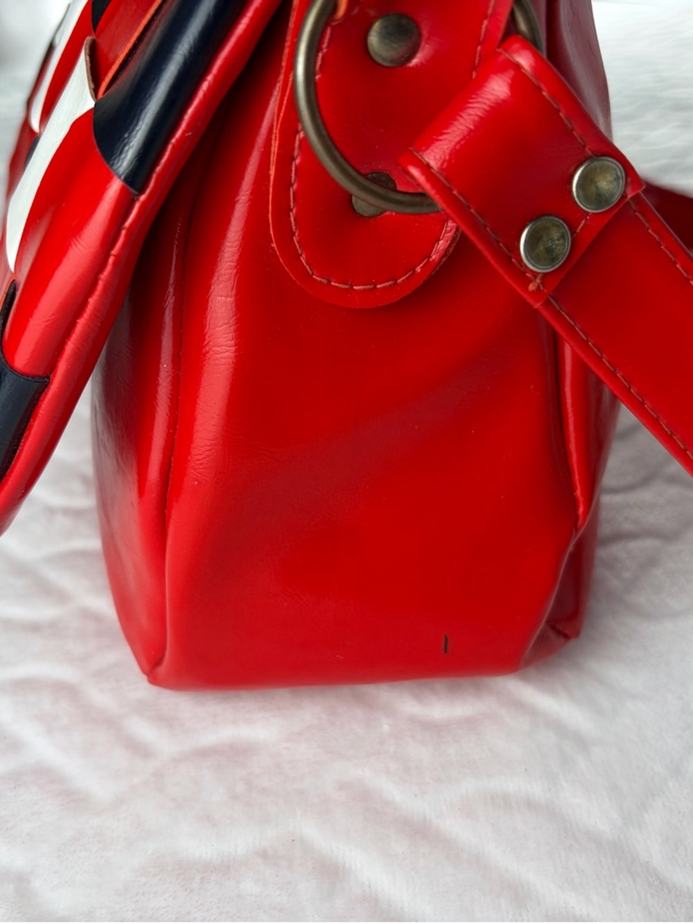 Vintage 1960s Mod vinyl woven bag red black and white checkered pattern flap - Picture 4 of 10